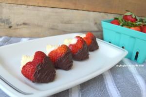 Cheesecake Stuffed Chocolate Covered Strawberries | mybigfathappylife.com