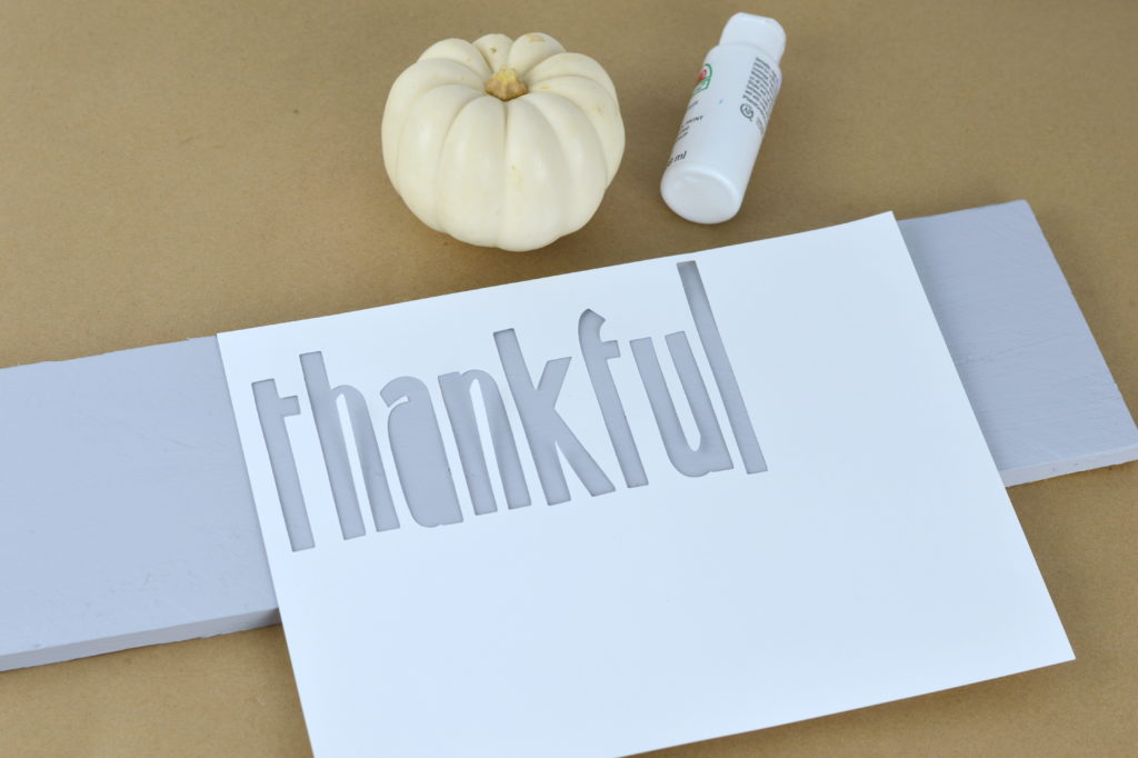 How to Make a Thankful Sign from a Pallet | mybigfathappylife.com