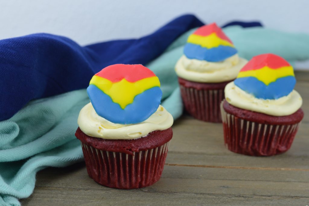 These awesome Captain Marvel Cupcakes are SUPER easy to make and perfect to celebrate the premiere of Captain Marvel!